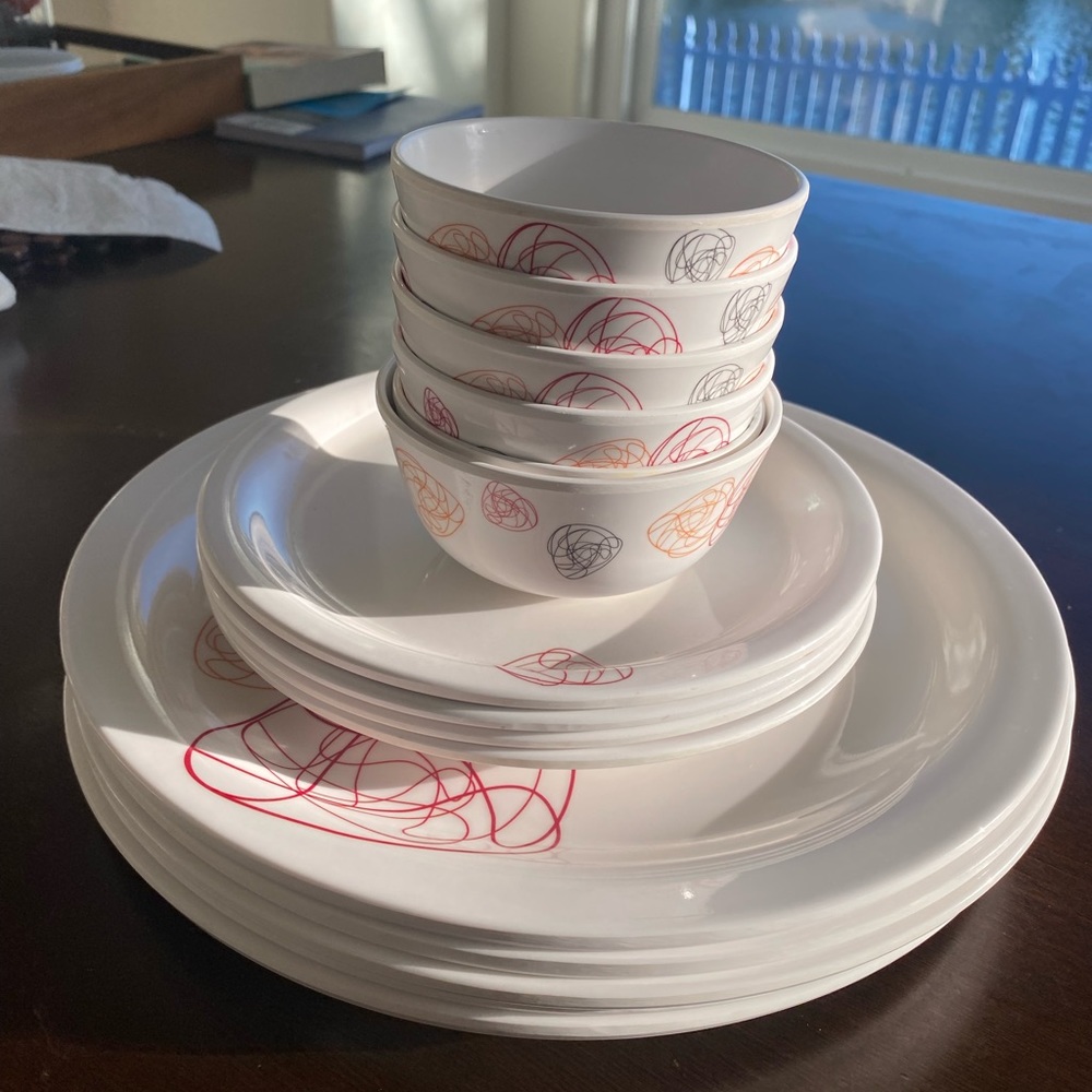 Dinnerware set